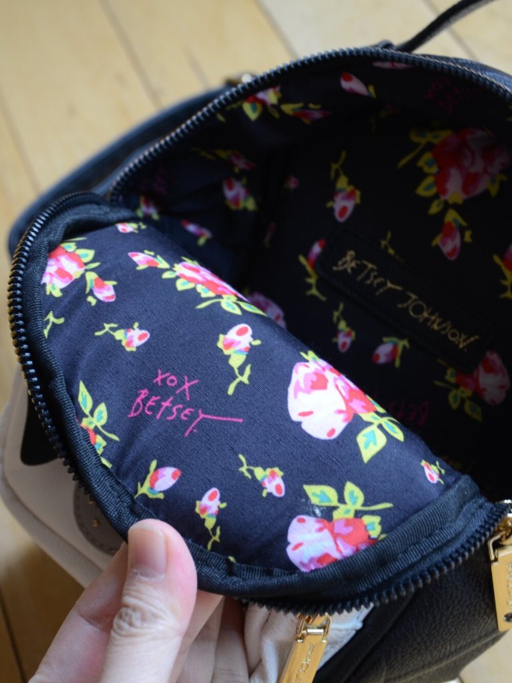 Betsey Johnson Mini Dog Face Backpack - Picture 9 of 12